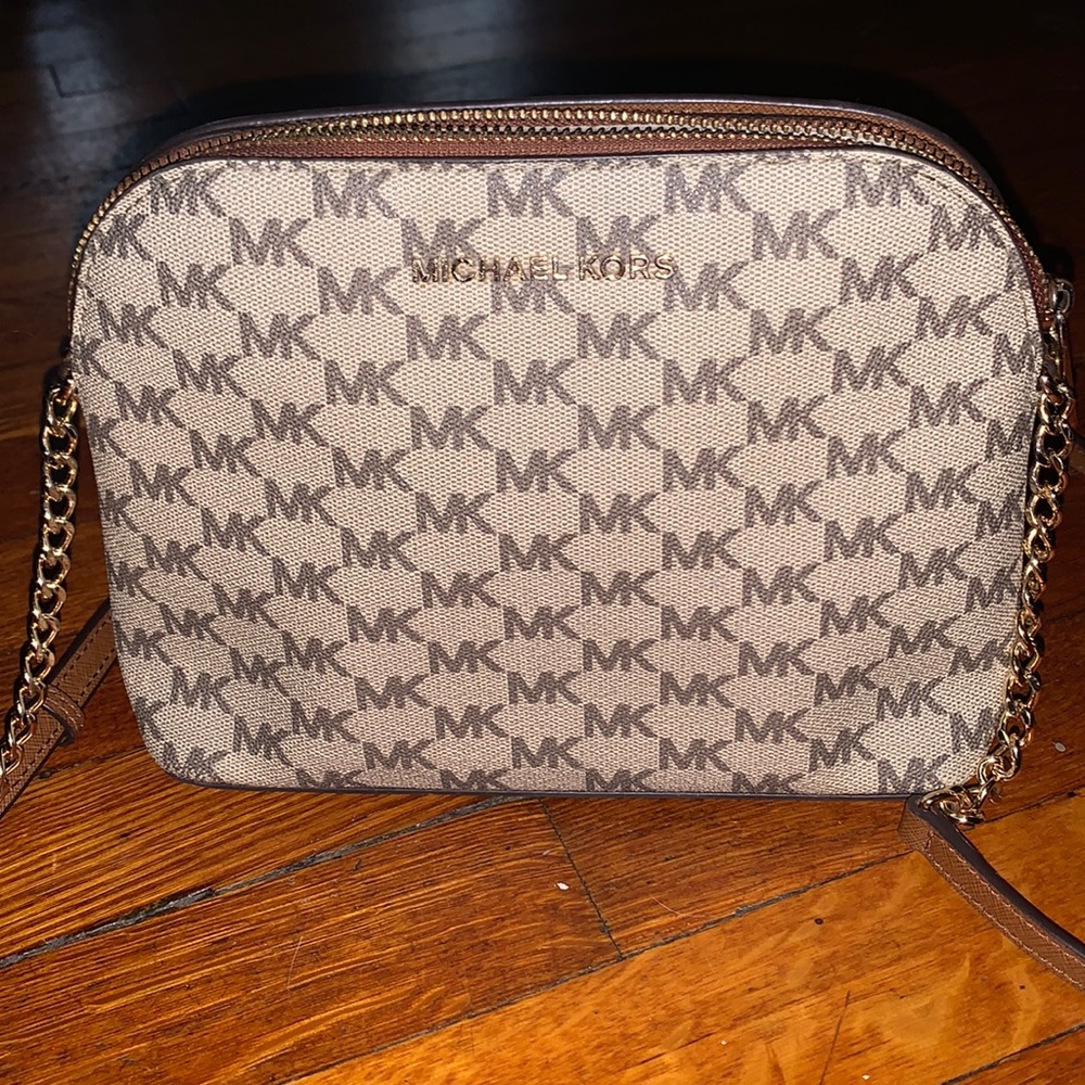 MICHAEL KORS SIGNATURE PURSE😍🤎